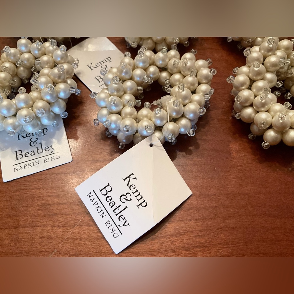 6 Pearl Cluster Napkin Rings - Picture 4 of 6